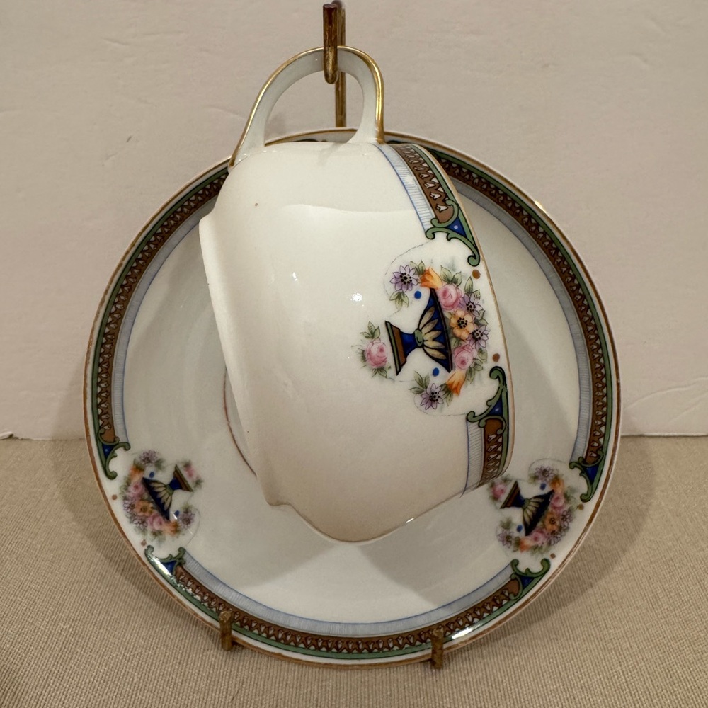 Vintage Paul Müller Selb Bavaria Teacup & Saucer Art Deco Pattern Floral Urn.